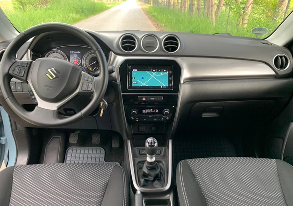 Suzuki Vitara cena 82000 przebieg: 17000, rok produkcji 2019 z Radzyń Chełmiński małe 742